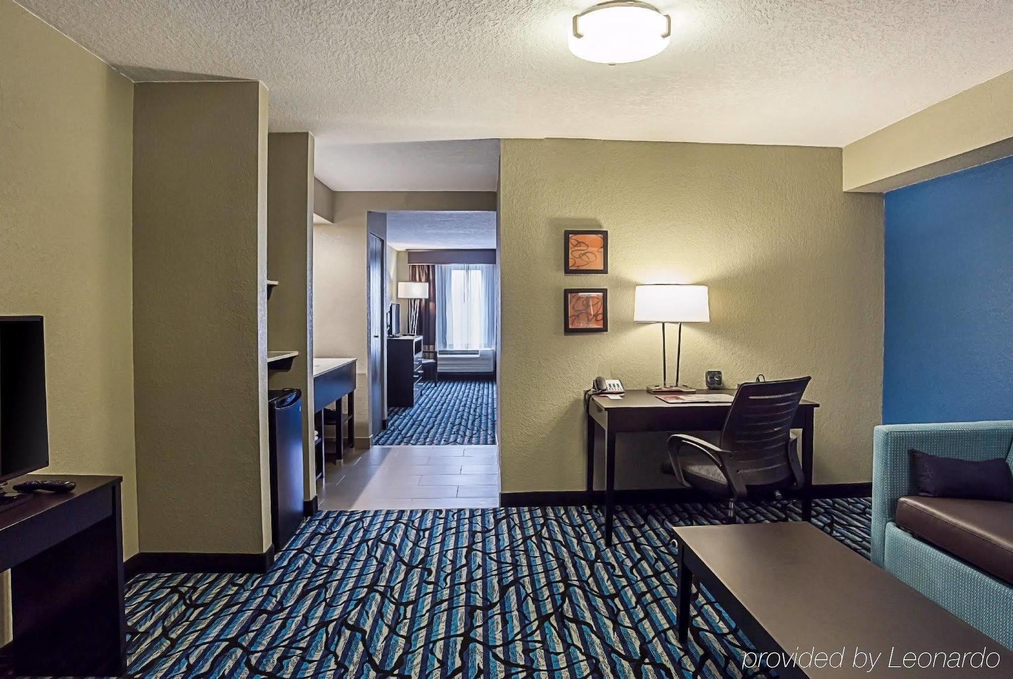 Comfort Suites University Baton Rouge Exterior photo